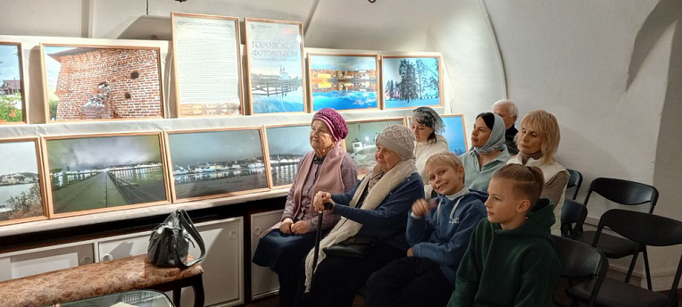 Экскурсия на фотовыставку "Городской фотоальбом" 17.11.2024г..  �4